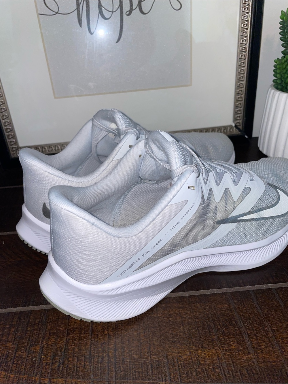 Nike Quest 3 Women’s Running Shoes Sneakers Size 8.5 Platinum / Metallic Silver - Picture 2 of 14